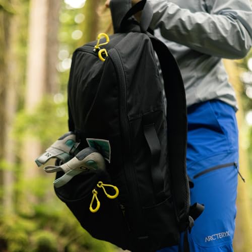 Asana Climbing Gym Backpack 'Session' - Men's and Women's 20L Gear Bag with Shoe Compartment, Stretch Pocket & Patch Strip (Black)
