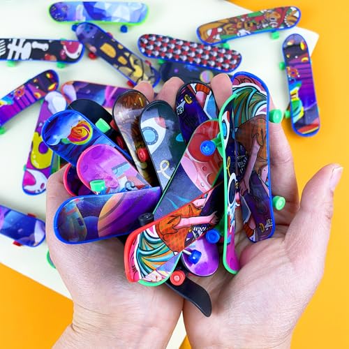 XIPEGPA 100 PCS Mini Finger Skateboards Finger Skateboard Toys for Birthday Party Favors Gift Props Decoration (100)